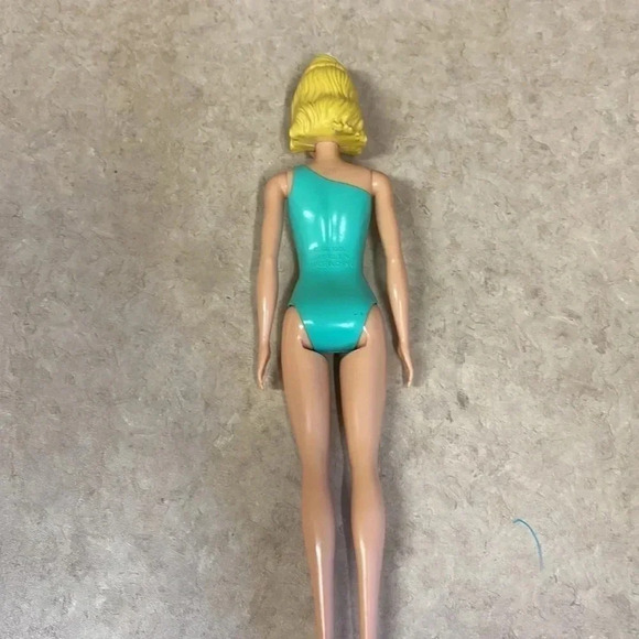 Doll Bundle -Barbies and Elsa Doll - Picture 7 of 10